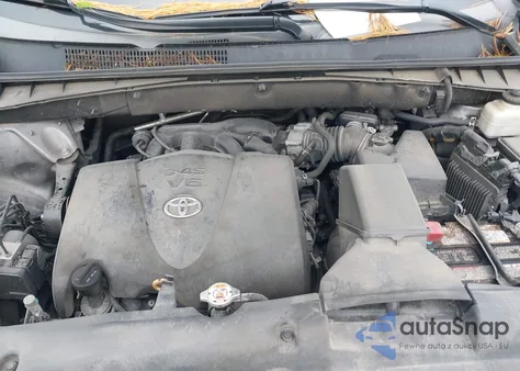 2019 Toyota Highlander Xle z USA, uszkodzony, nr VIN 5TDJZRFH5KS921738